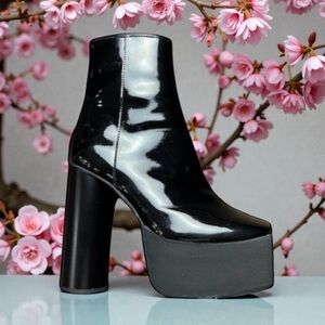 ASOS Design Above Ankle Platform Stomper Boots • Size 7 • Women